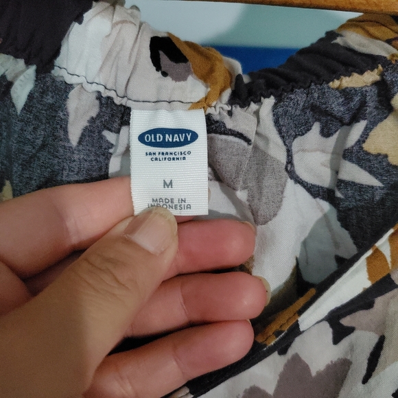 Floral fit and flare skirt *has pockets* - Picture 3 of 4